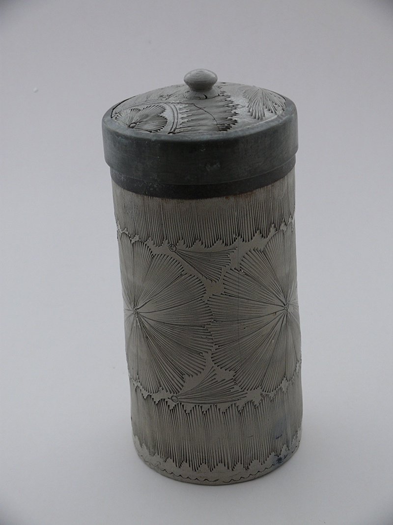 Dose mit Deckel - Apothekergefäß (Keramikmuseum Westerwald CC BY-NC-SA)
