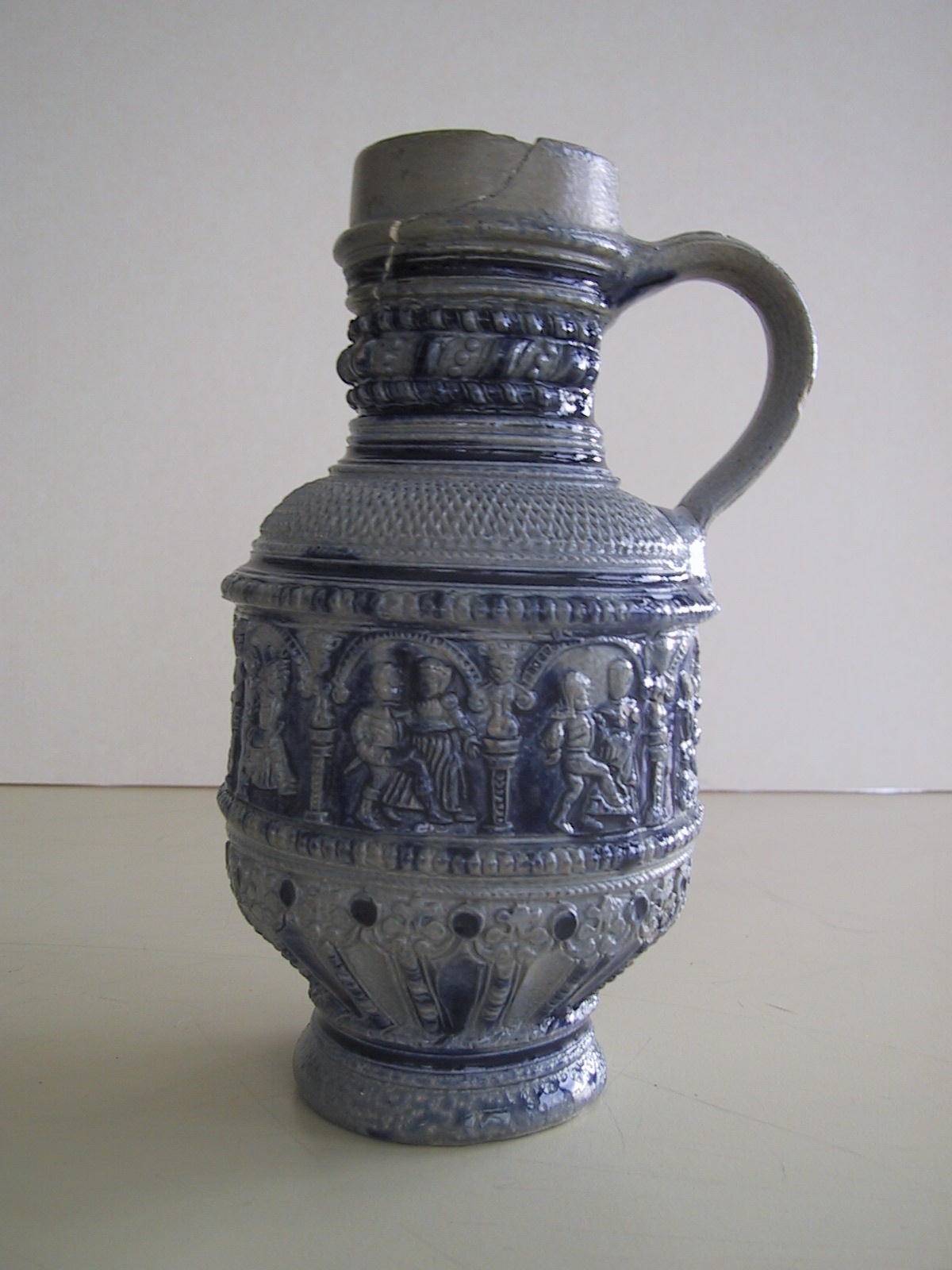 Renaissancekrug - Krug mit Bauerntanz (Keramikmuseum Westerwald CC BY-NC-SA)