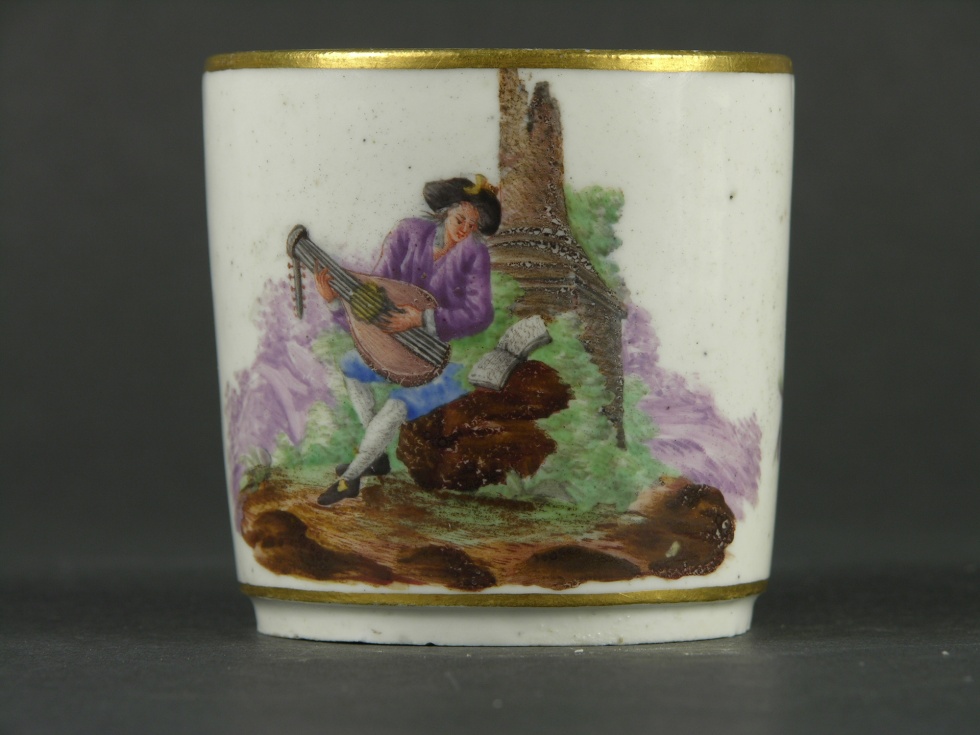Tasse mit ’Watteau-Bild’ (Historisches Museum der Pfalz, Speyer CC BY)