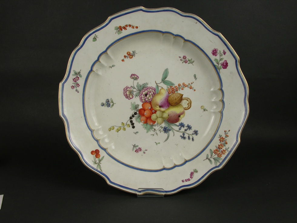 Runde Platte aus einem Speiseservice (Historisches Museum der Pfalz, Speyer CC BY)
