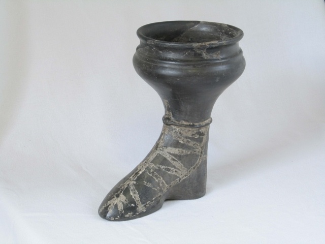 Keltisches Stiefelgefäß (Museum der Stadt Alzey CC BY-NC-SA)