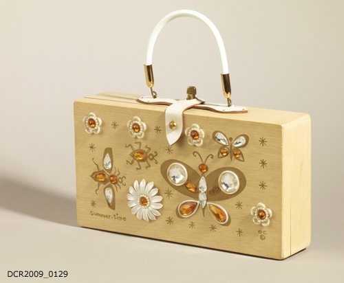 Handtasche mit Holzgehäuse, copyright 1964, Enid Collins, Summer-time (dc-r docu center ramstein CC BY-NC-SA)