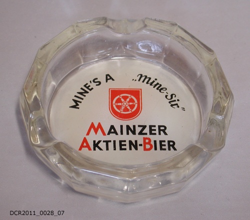Aschenbecher, Mainzer Aktien-Bier, Mine’s A Mine-Sir (dc-r docu center ramstein CC BY-NC-SA)