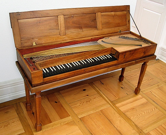 Baumann-Klavier (Stadtmuseum Zweibrücken CC BY-NC-SA)