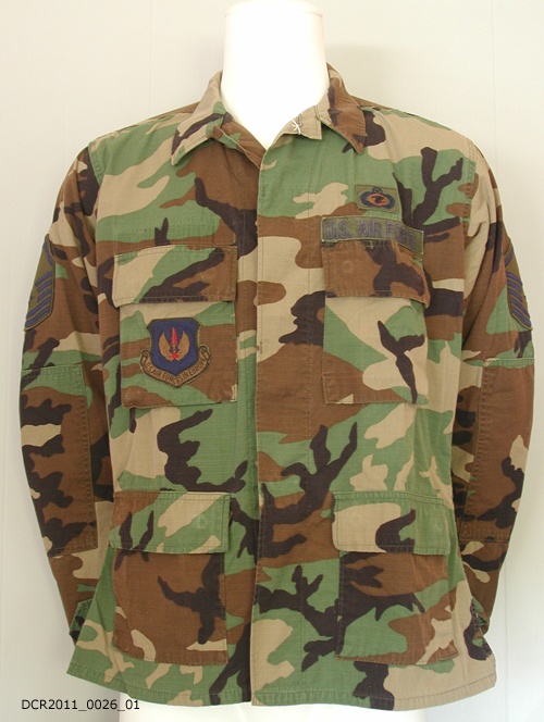 Uniformhemd, BDU, Battle Dress Uniform, Woodland Camouflage (dc-r docu center ramstein CC BY-NC-SA)