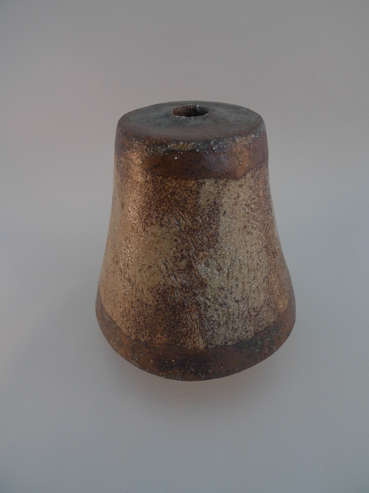 Vase mit Fuß (Keramikmuseum Westerwald CC BY-NC-SA)