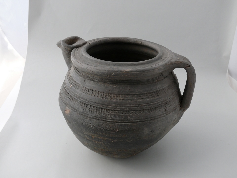 Irdenware Kanne (Keramikmuseum Westerwald CC BY-NC-SA)