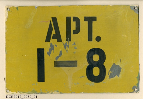 Schild, APT. 1 - 8, Bunker Hill (dc-r docu center ramstein CC BY-NC-SA)