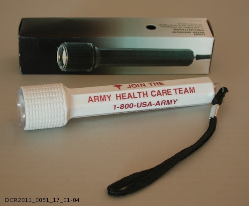 Taschenlampe, Join the Army Health Care Team (dc-r docu center ramstein CC BY-NC-SA)