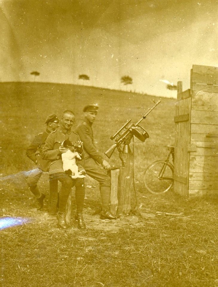 Soldaten testen Gewehr (Historisches Museum der Pfalz, Speyer CC BY)