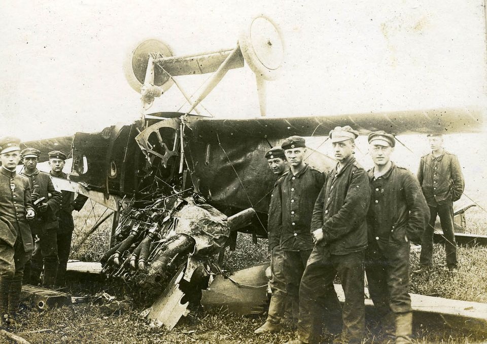 Militärflugzeug umgestürzt (Historisches Museum der Pfalz, Speyer CC BY)