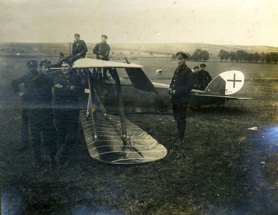 Notgelandetes Flugzeug (Historisches Museum der Pfalz, Speyer CC BY)