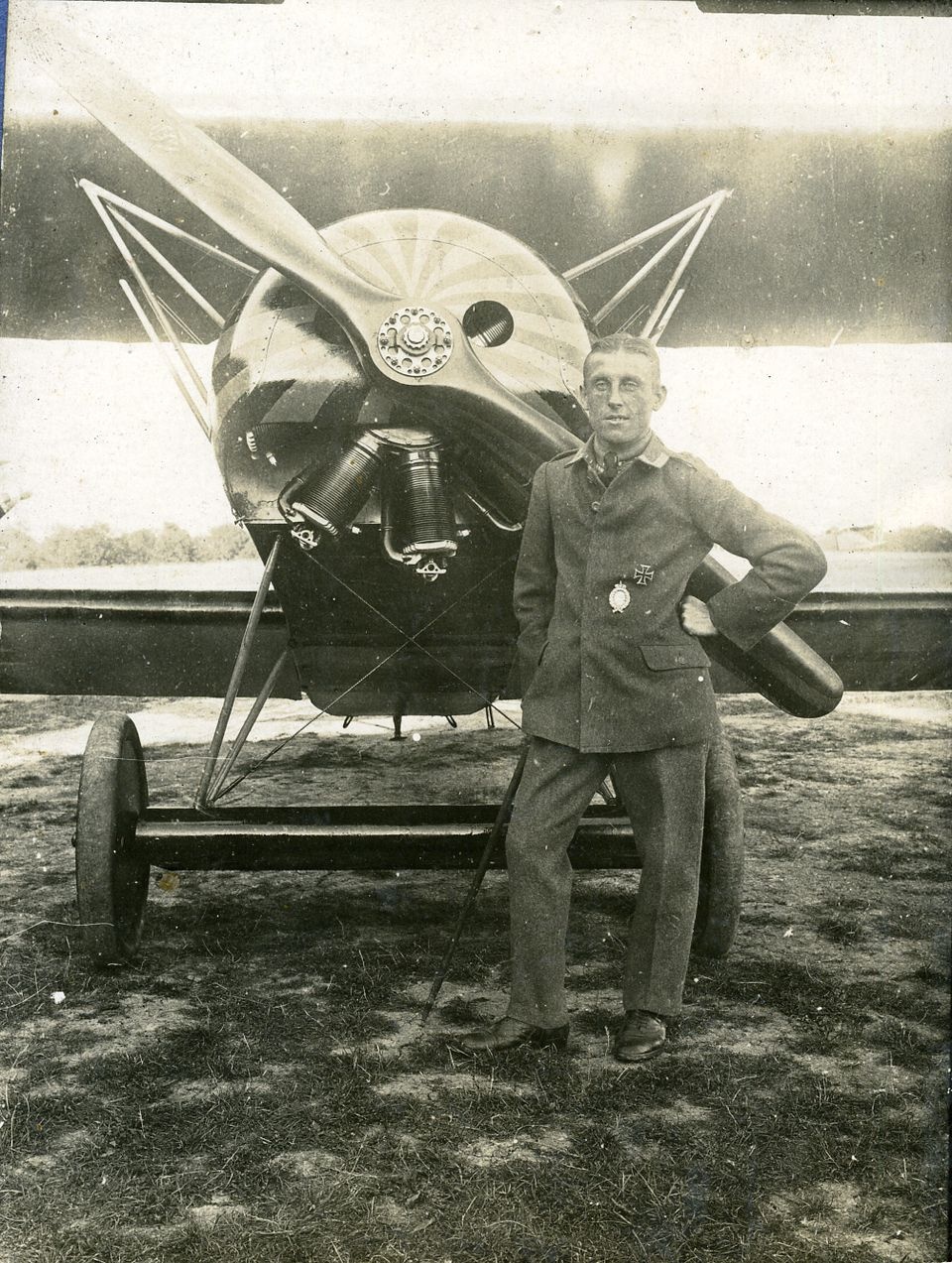 Pilot vor Doppeldecker (Historisches Museum der Pfalz, Speyer CC BY)