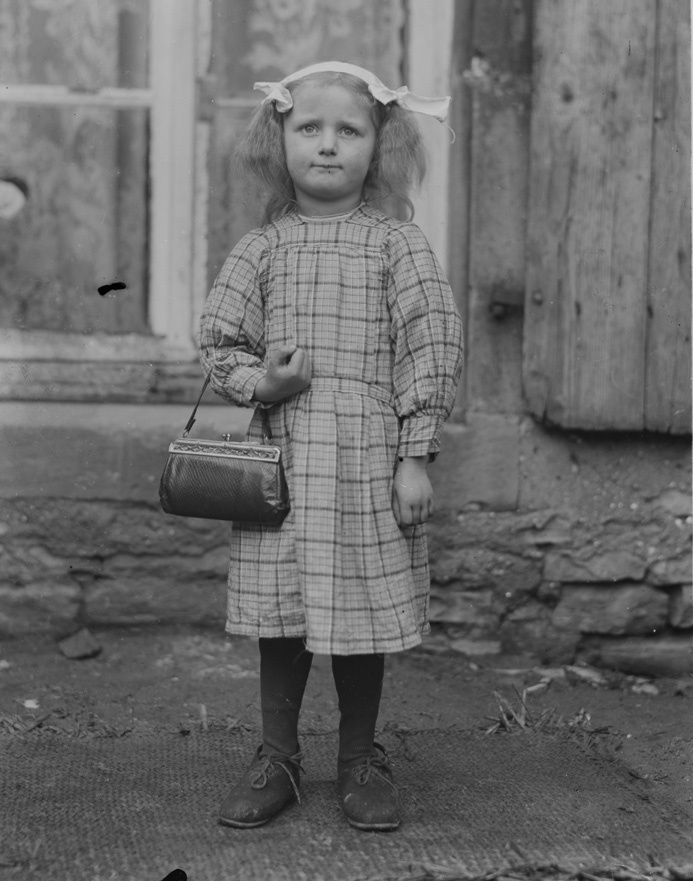 Mädchen mit Tasche (Historisches Museum der Pfalz, Speyer CC BY)