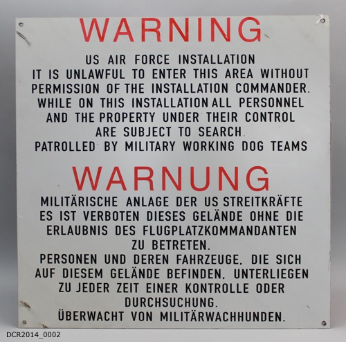 Schild, Verbotsschild, Warning US Air Force Installation (dc-r docu center ramstein CC BY-NC-SA)