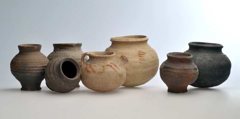 Hochmittelalterliche Keramikgefäße (Rheinisches Landesmuseum Trier CC BY-NC-SA)