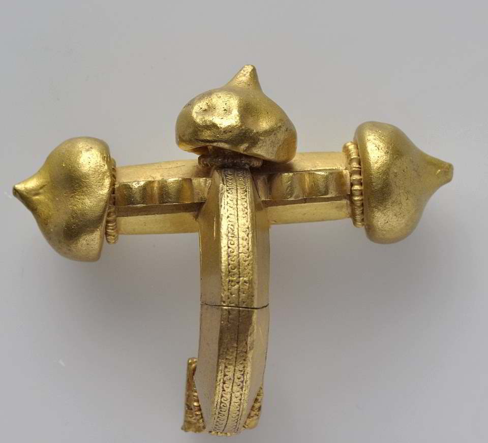 Goldene Zwiebelknopffibel (Rheinisches Landesmuseum Trier CC BY-NC-SA)