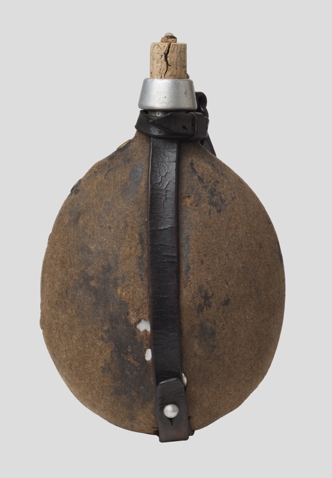 Feldflasche mit Trinkbecher (Historisches Museum der Pfalz, Speyer CC BY)