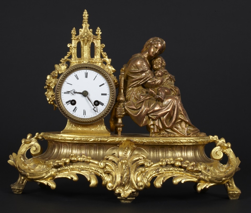 Pendule mit sitzender Madonna mit Kind nach Raffael (Stadtmuseum Simeonstift Trier CC BY-NC-ND)