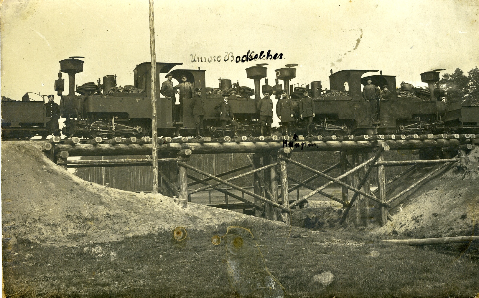 Soldaten auf Pionierbrücke mit Feldbahn (Historisches Museum der Pfalz, Speyer CC BY)