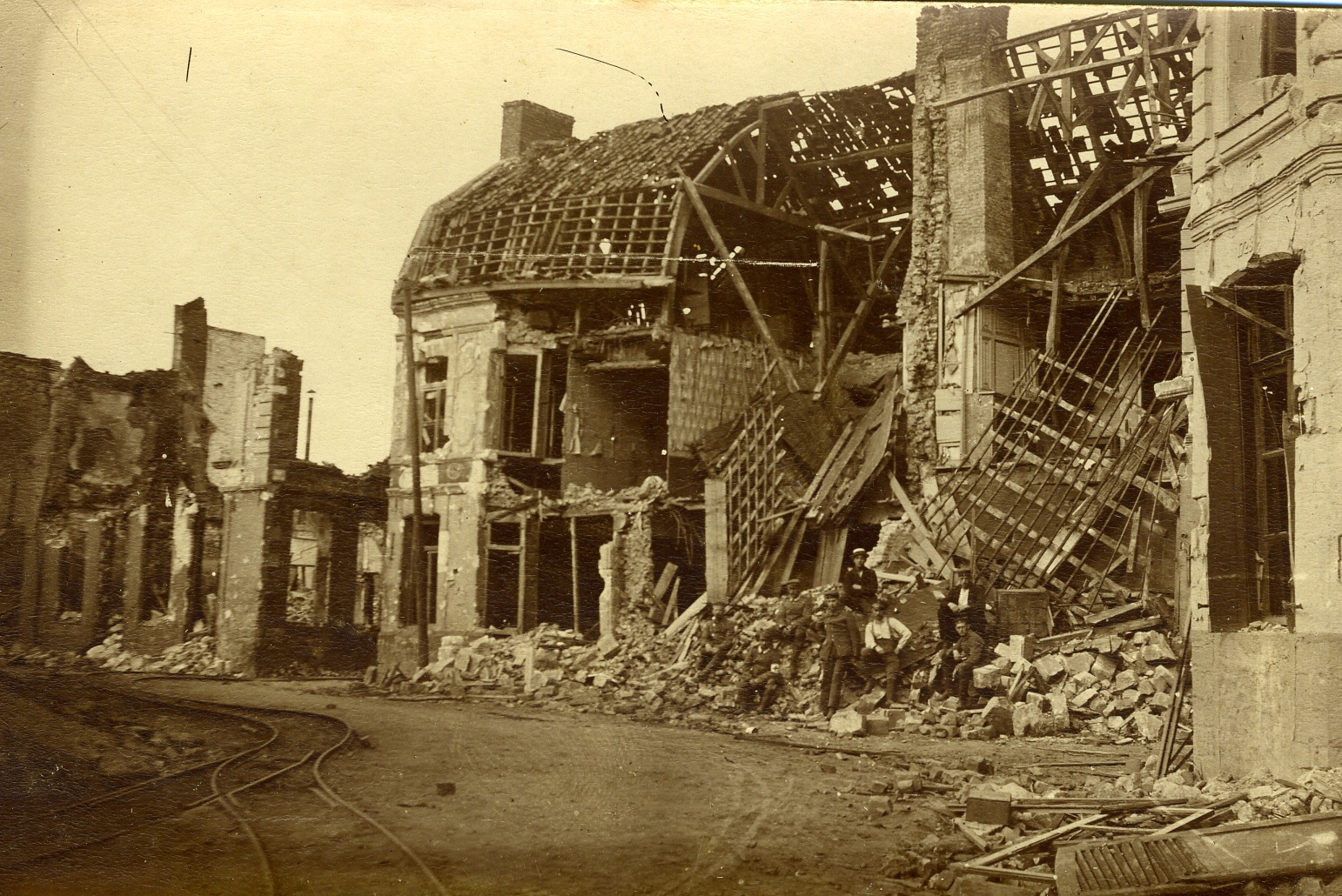 Fotopostkarte "zerstörtes Haus" (Historisches Museum der Pfalz, Speyer CC BY)