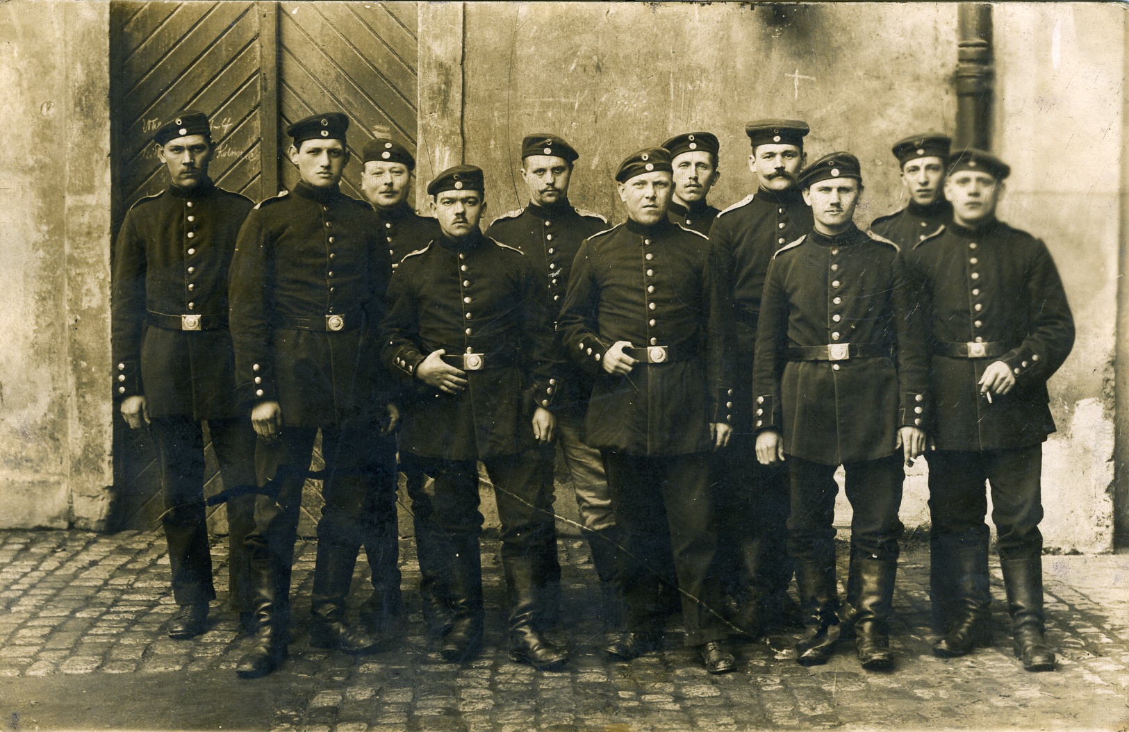 Fotopostkarte "Gruppe von Soldaten" (Historisches Museum der Pfalz, Speyer CC BY)