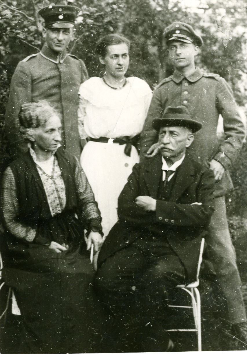 Fotografie "Familie Thiel" (Historisches Museum der Pfalz, Speyer CC BY)