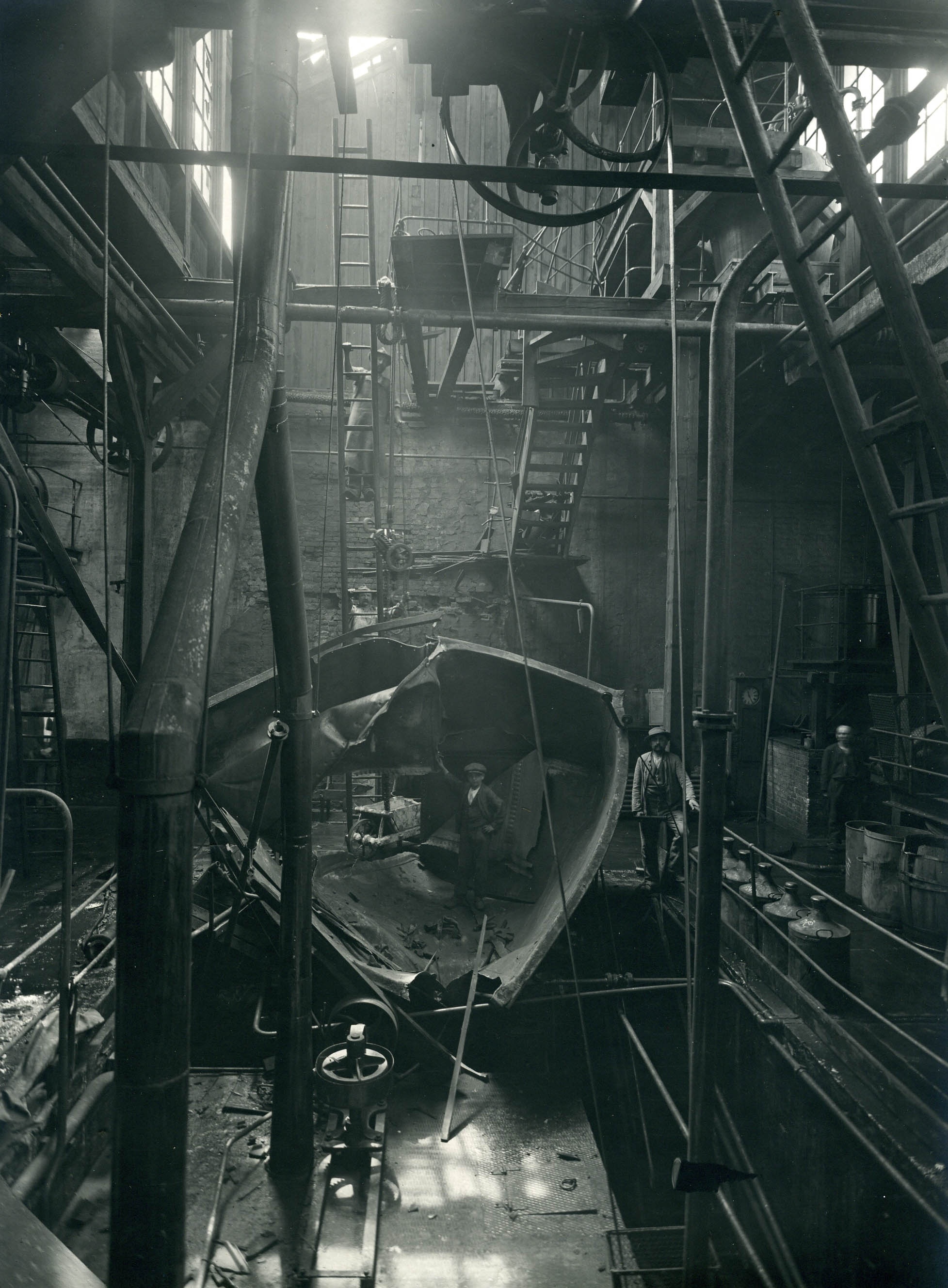 Fotografie "zerstörte Industrieanlage" (Historisches Museum der Pfalz, Speyer CC BY)