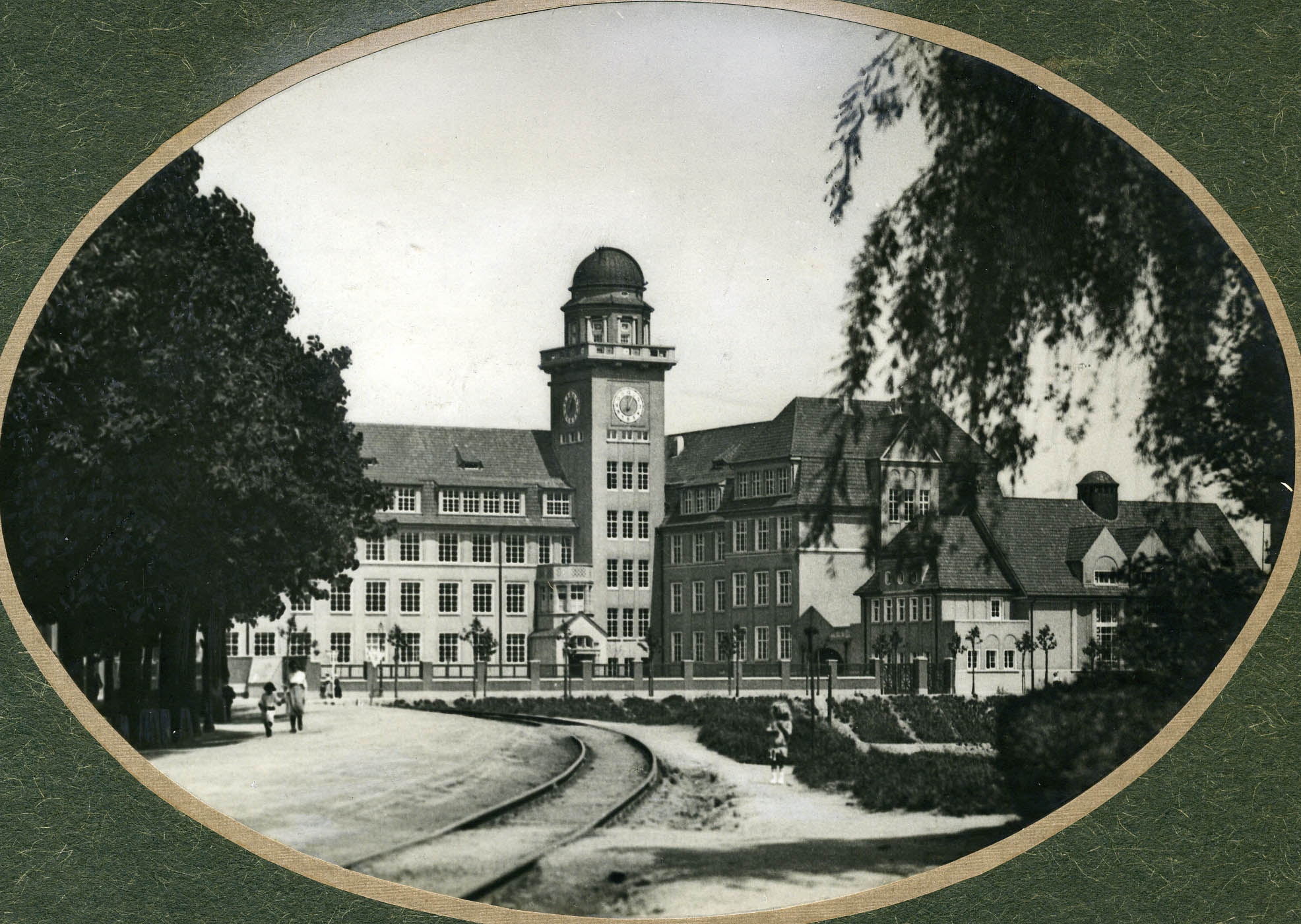 Fotografie "Zentralnähstellen Ludwigshafen" (Historisches Museum der Pfalz, Speyer CC BY)