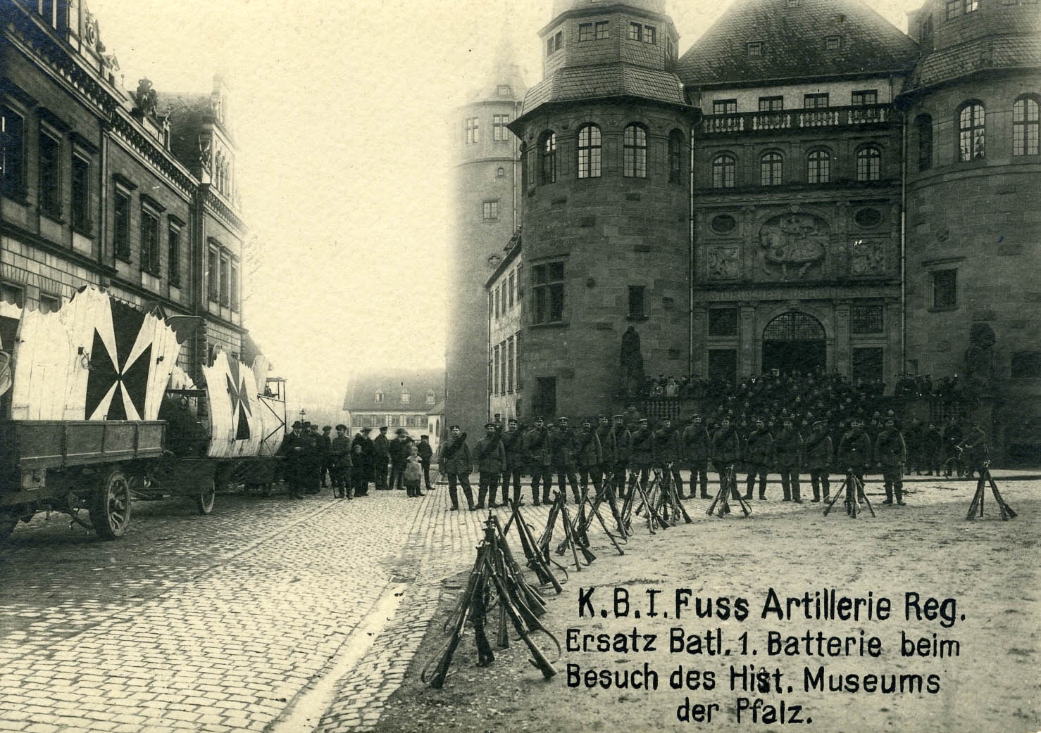 Fotografie "K.B.I. Fuss Artillerie Regiment im Historischen Museum" (Historisches Museum der Pfalz, Speyer CC BY)