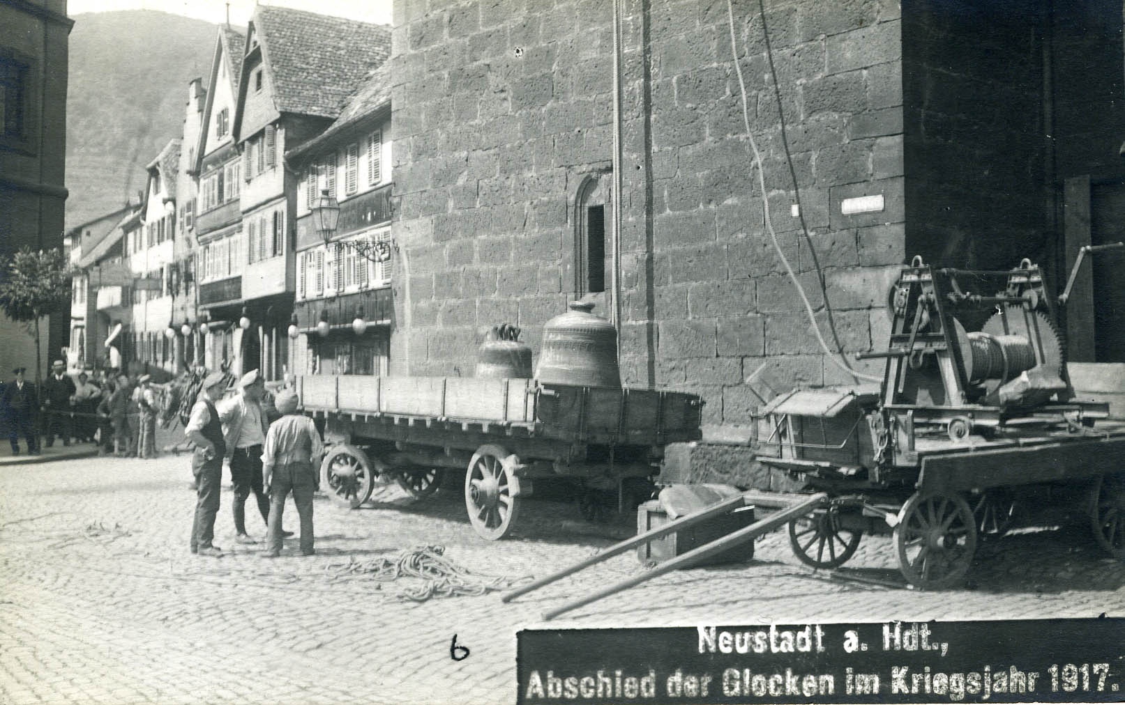Fotopostkarte "Abschied der Glocken, Stiftskirche Neustadt a.d.W." (Historisches Museum der Pfalz, Speyer CC BY)
