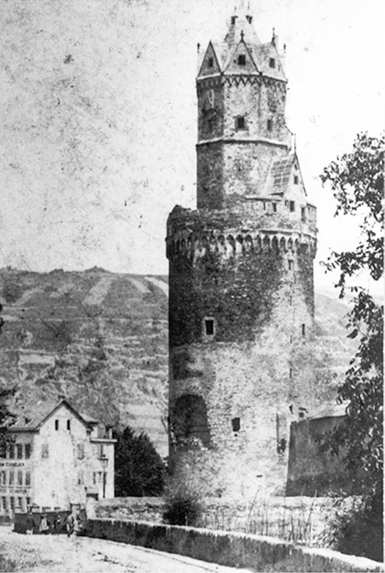 Fotografie des Runden Turms mit Hotel Schäfer (Stadtmuseum Andernach CC BY-NC-SA)