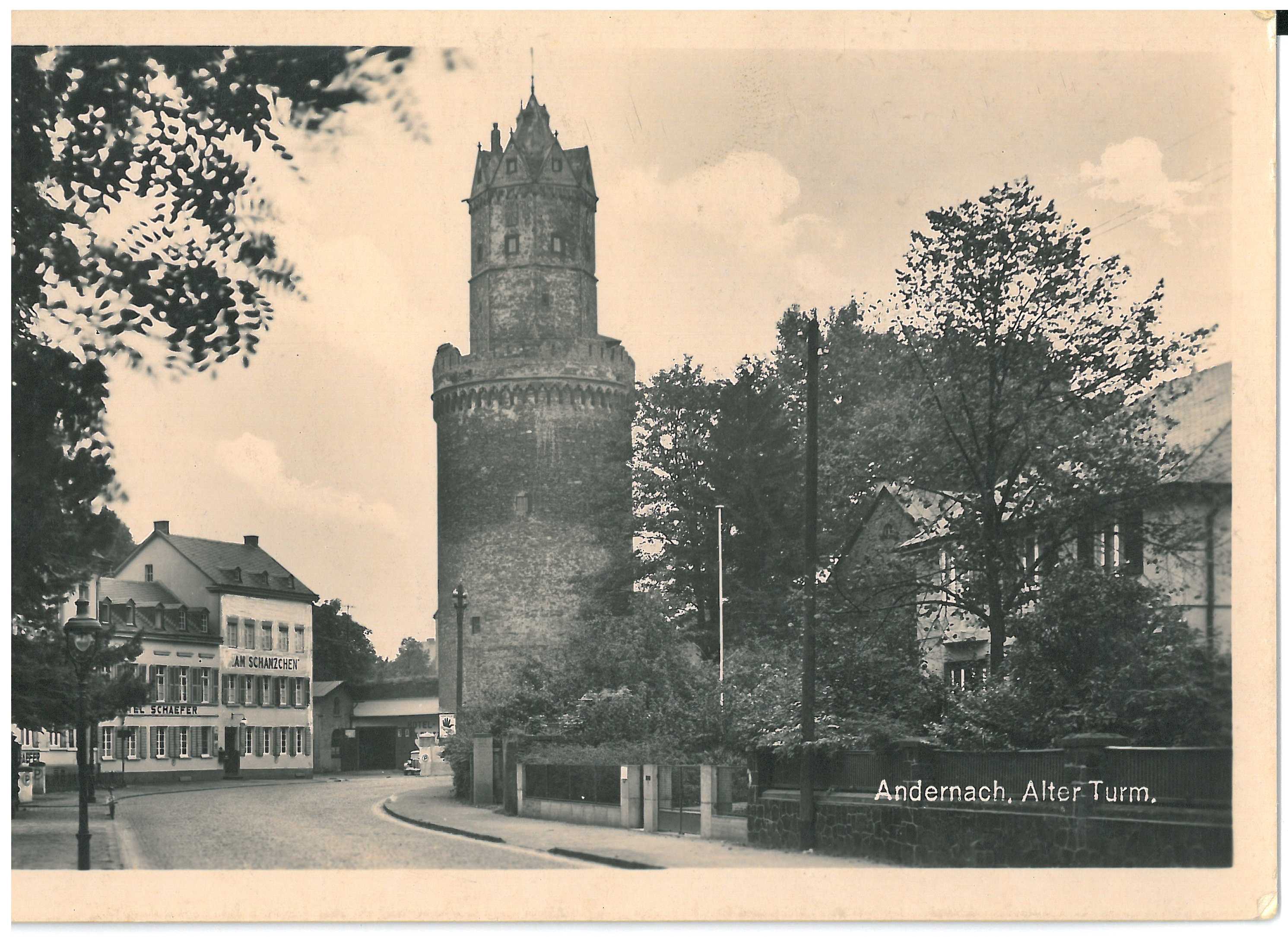 Postkarte mit Abbildung des Runden Turms mit Hotel Schäfer (Stadtmuseum Andernach CC BY-NC-SA)