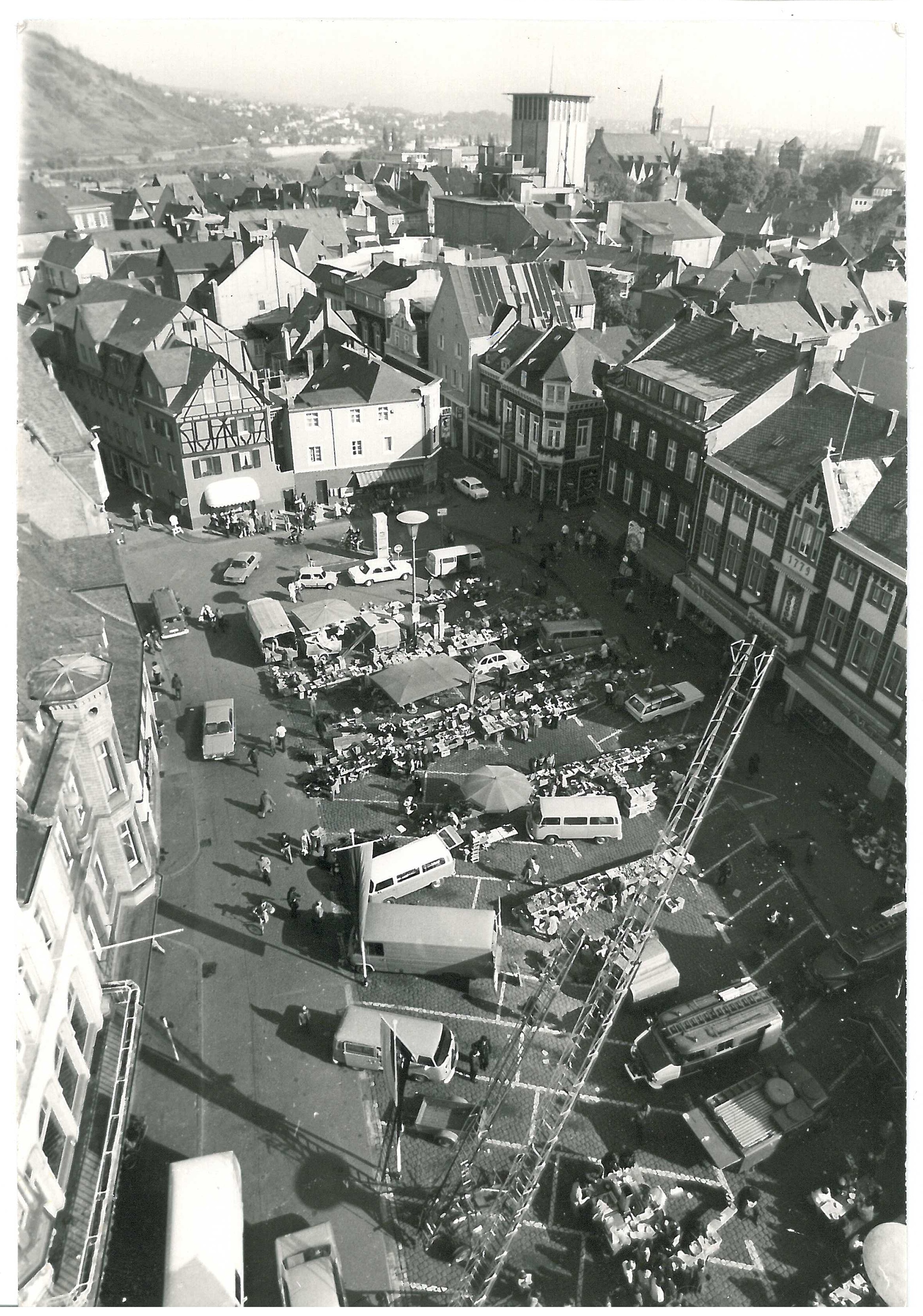 Luftbildfotografie des Andernacher Marktplatz (Stadtmuseum Andernach CC BY-NC-SA)