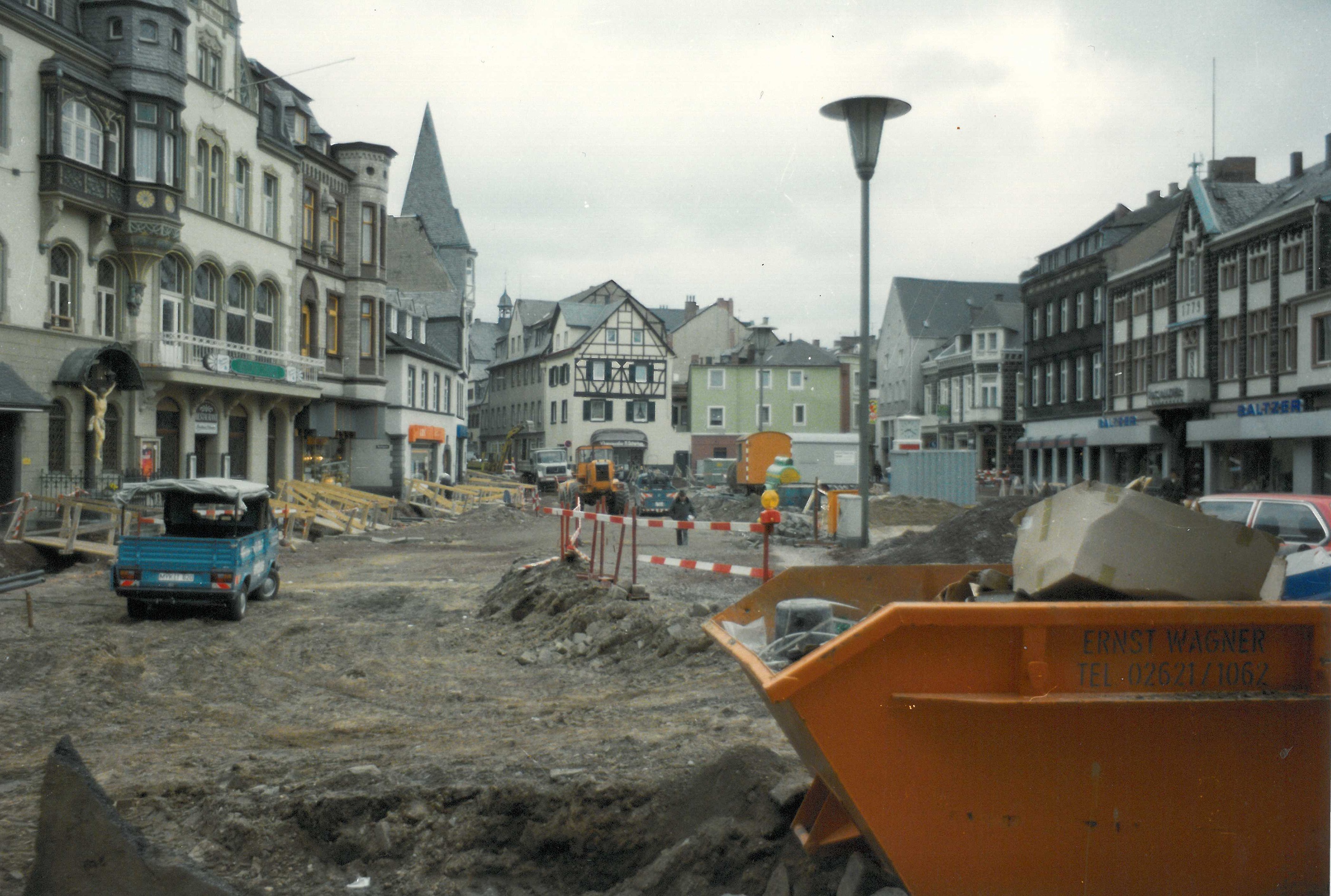 Fotografie der Umbaumaßnahmen am Andernacher Marktplatz (Stadtmuseum Andernach CC BY-NC-SA)
