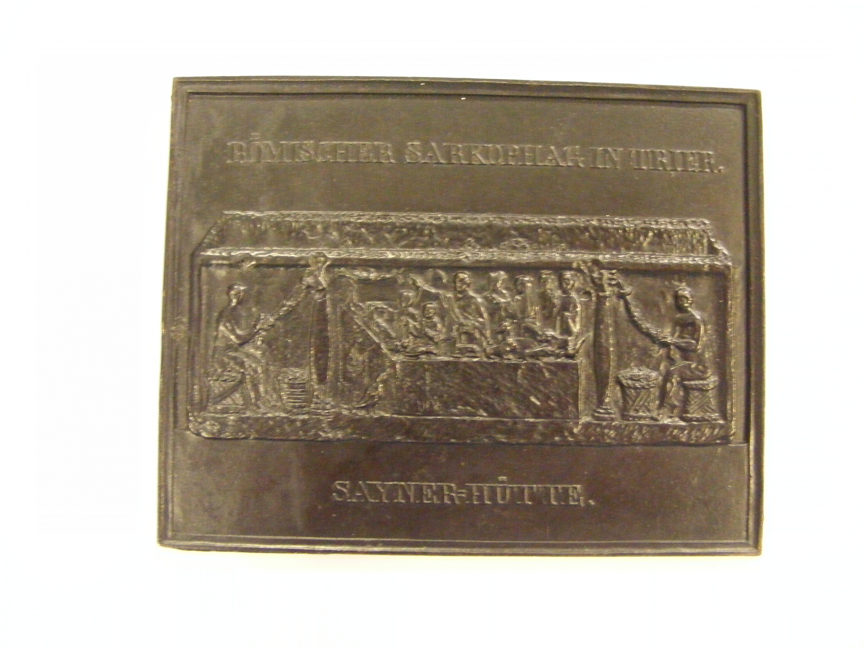 Sayner Neujahrsplakette 1833, Römischer Sarkophag in Trier (Rheinisches Eisenkunstguss-Museum CC BY-NC-SA)