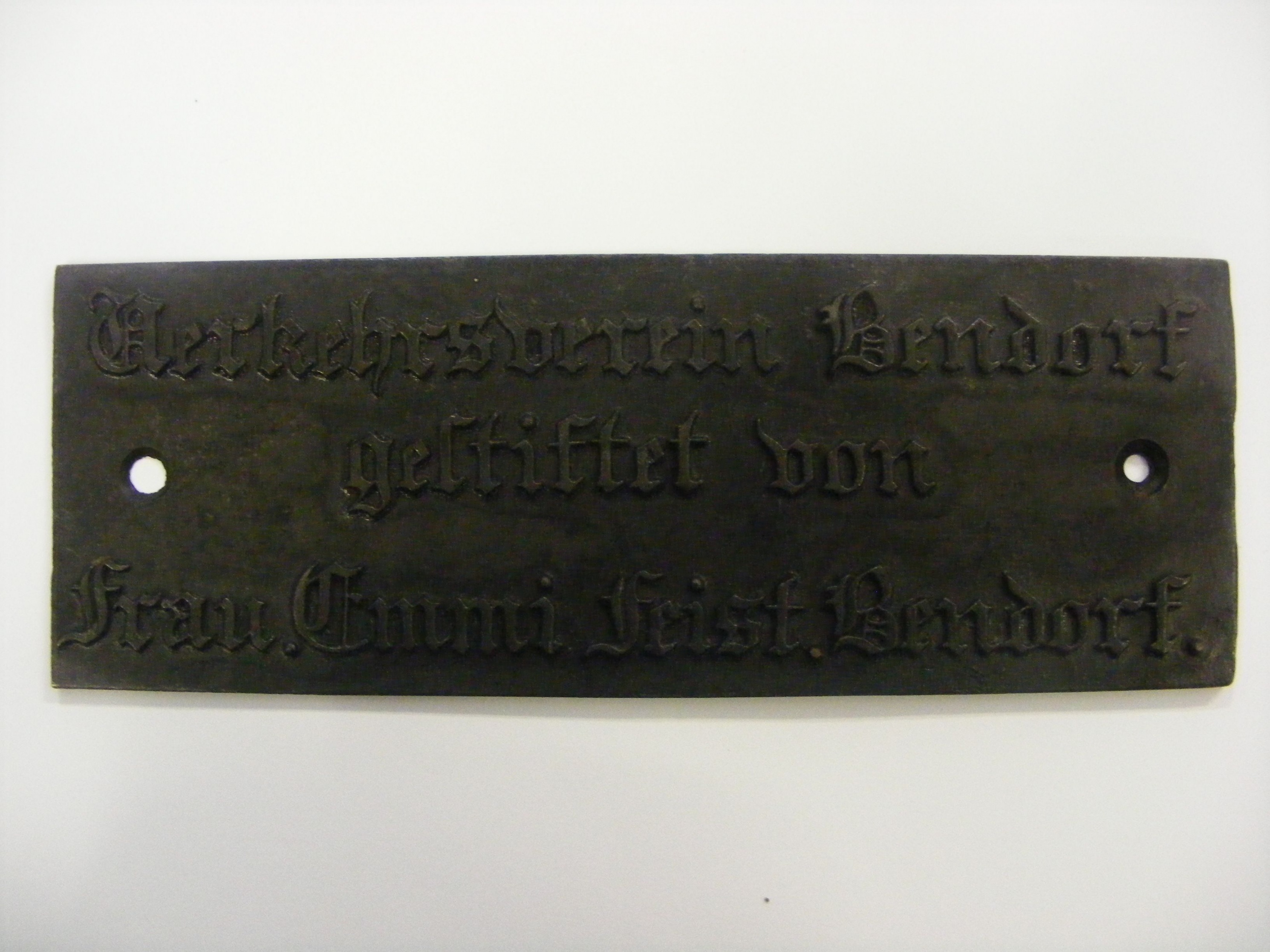 Parkbankschild gestiftet von Emmie Feist (Rheinisches Eisenkunstguss-Museum CC BY-NC-SA)