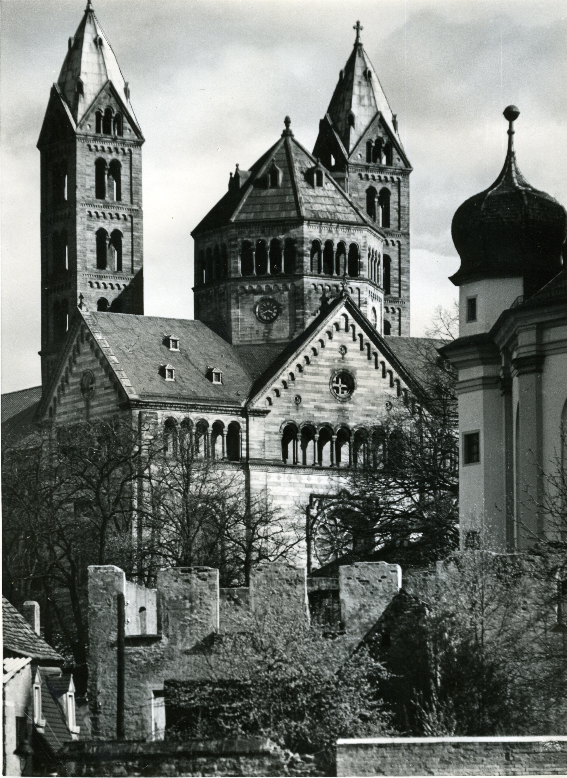 Fotografie "Kaiserdom Speyer (Ansicht Westfassade XIV)" (Historisches Museum der Pfalz, Speyer CC BY-NC)