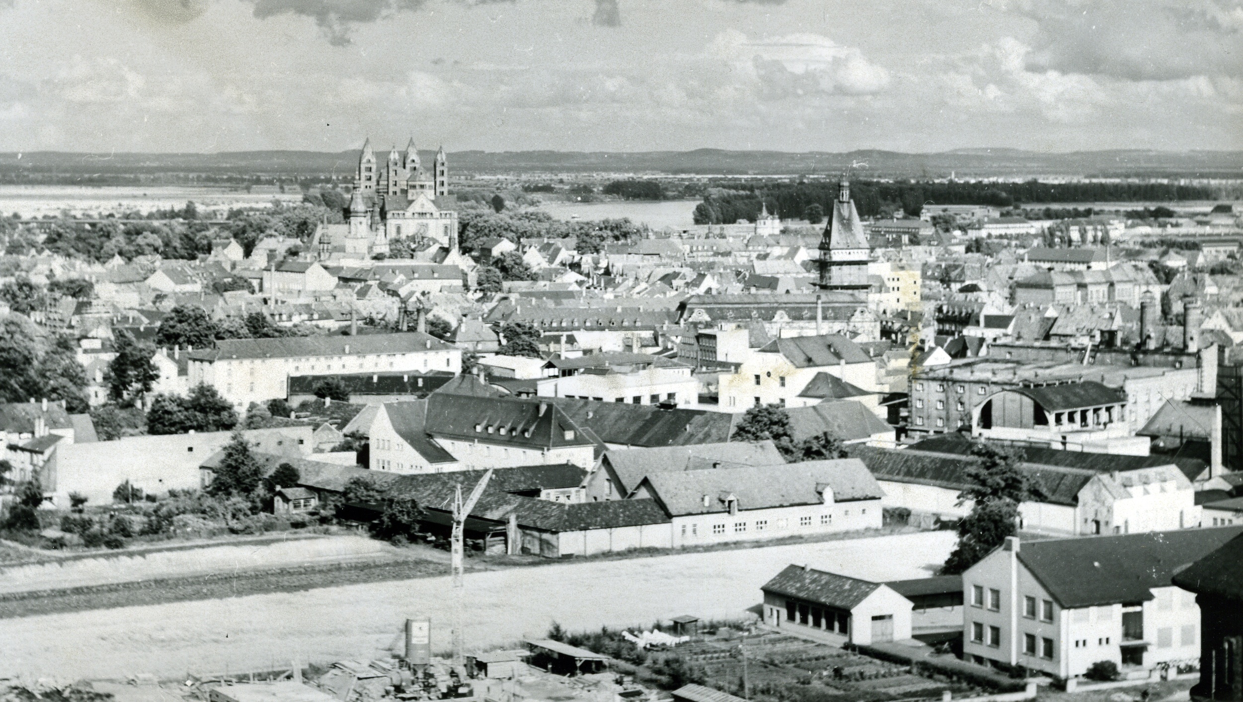 Fotografie "Kaiserdom Speyer (Ansicht von Westen II)" (Historisches Museum der Pfalz, Speyer CC BY-NC-ND)