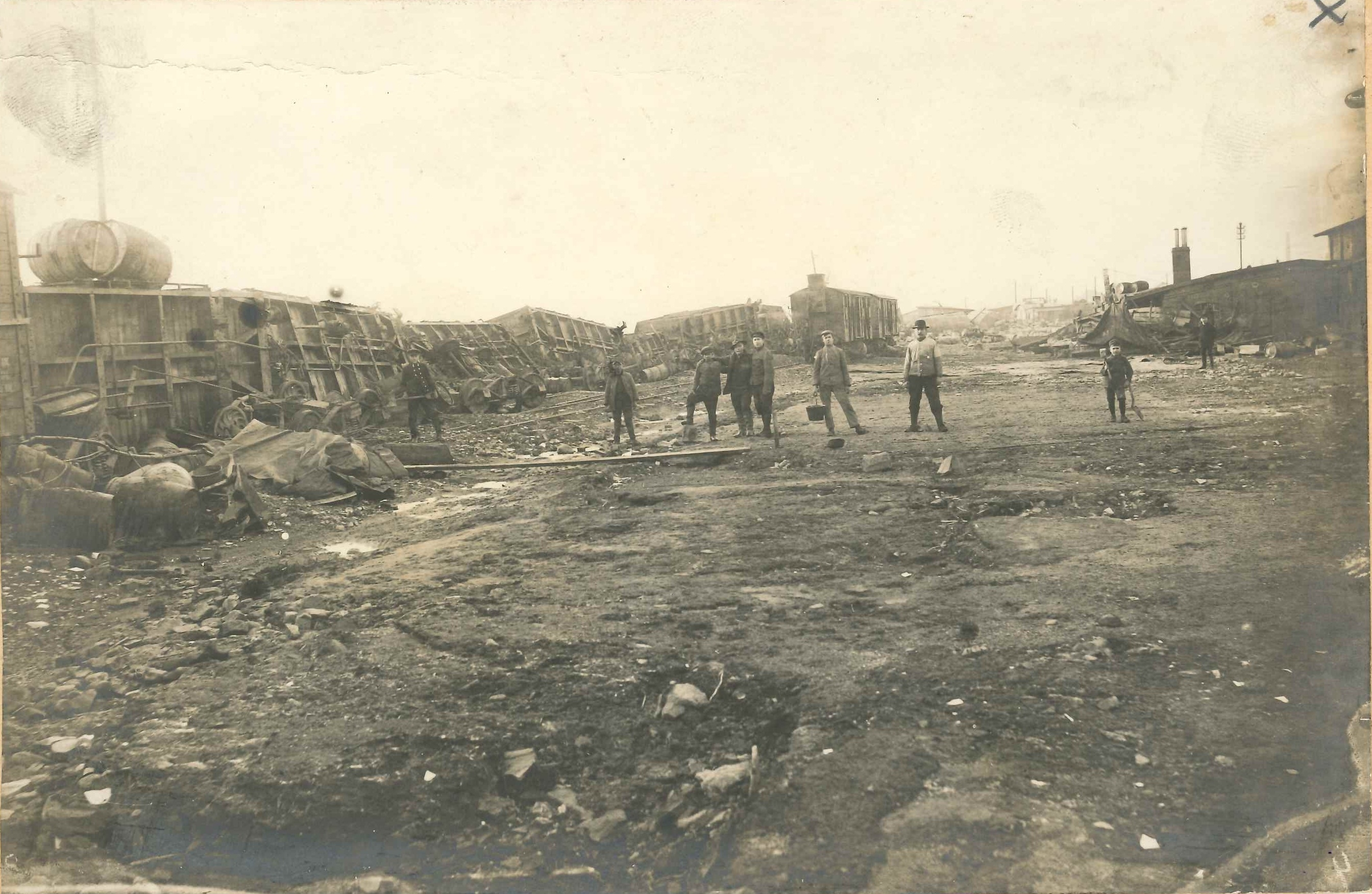 Nach dem Hochwasser 1920 am Militärdepot Bendorf (Rheinisches Eisenkunstguss-Museum CC BY-NC-SA)