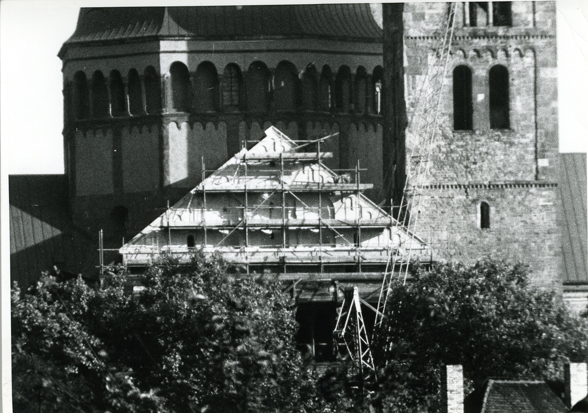 Fotografie "Domrestaurierung (Dacharbeiten III)" (Historisches Museum der Pfalz, Speyer CC BY-NC)