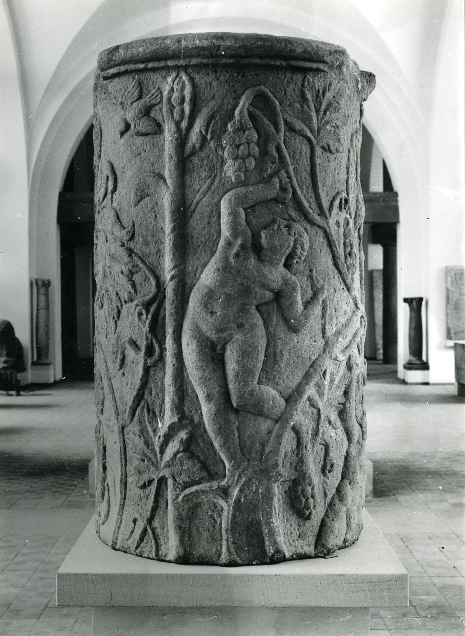 Fotografie "Historisches Museum der Pfalz ( Säulentrommel einer Jupitergigantensäule II)" (Historisches Museum der Pfalz, Speyer CC BY-NC)