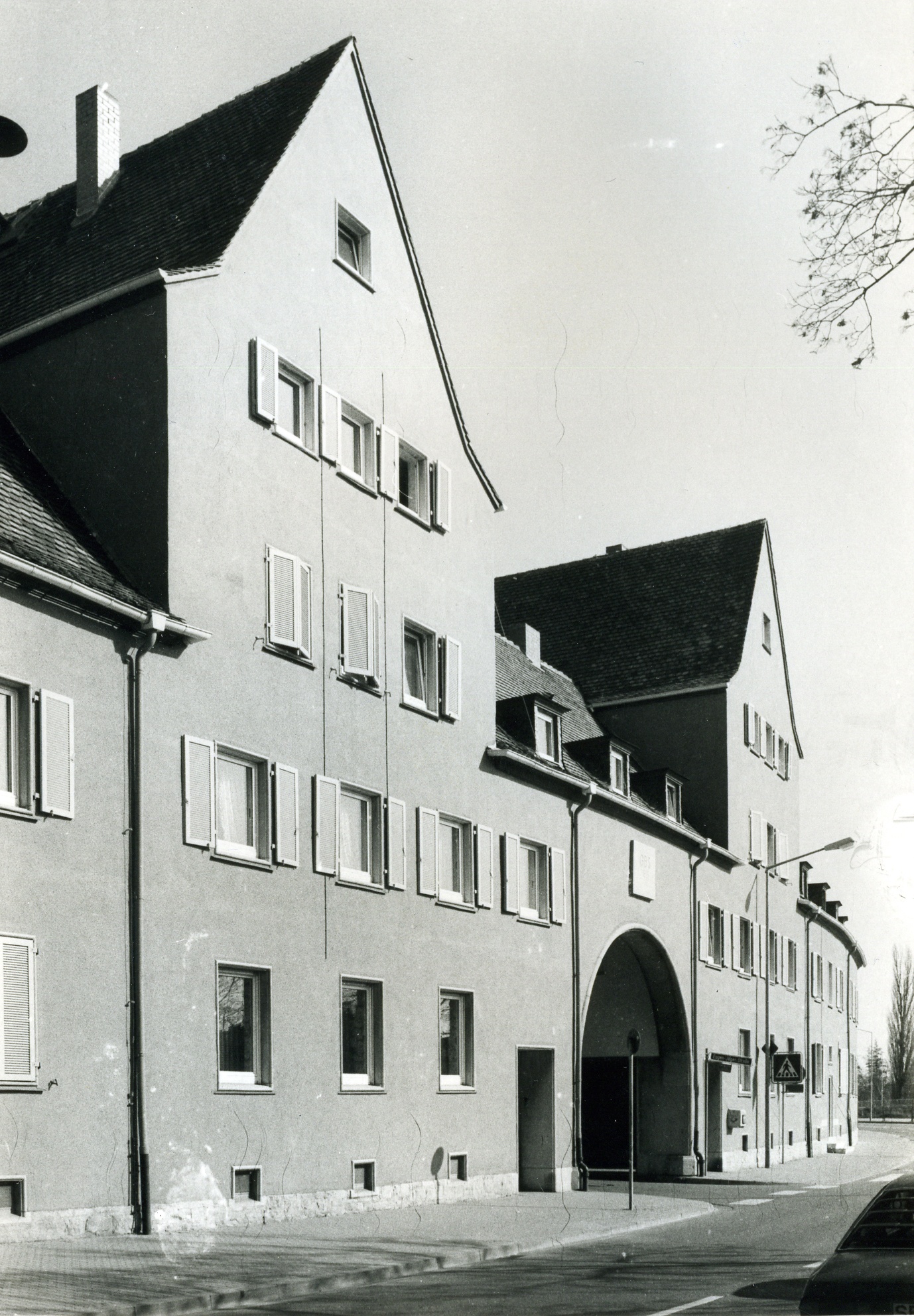 Fotografie "Siedlung am Woogbach - Eingangstor (II)" (Historisches Museum der Pfalz, Speyer CC BY-NC)