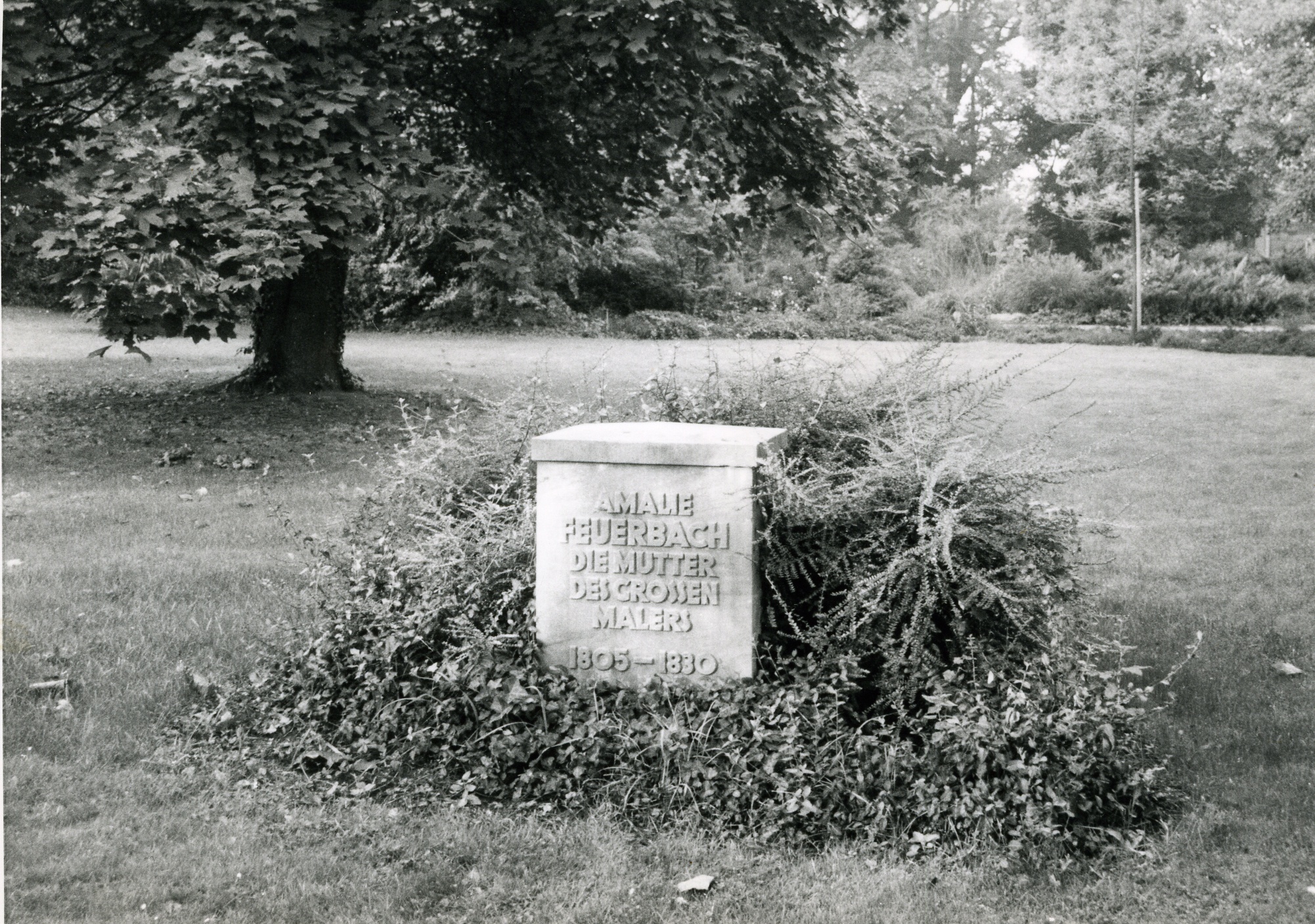 Fotografie "Grabmal Amalie Feuerbach (I) (Historisches Museum der Pfalz, Speyer CC BY-NC)