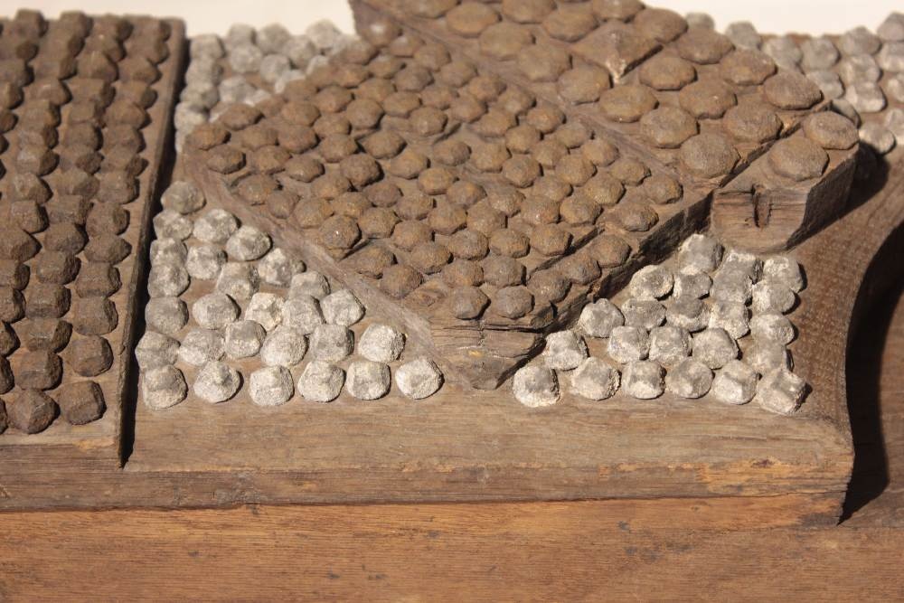 Nagelwappen. Kriegswahrzeichen für Spendensammlung in Andernach (Stadtmuseum Andernach CC BY-NC-SA)