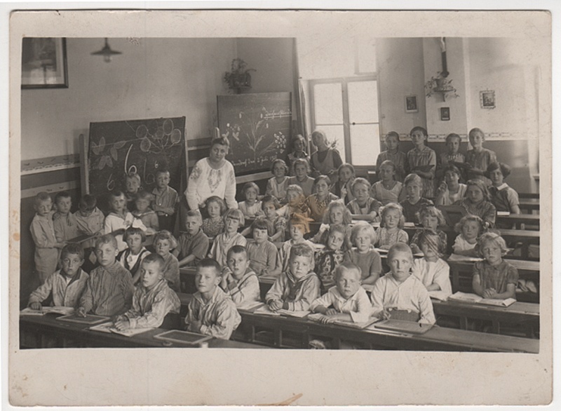 Klassenfoto kath. Volksschule Bodendorf 1922 (Heimatmuseum und -Archiv Bad Bodendorf CC BY-NC-SA)