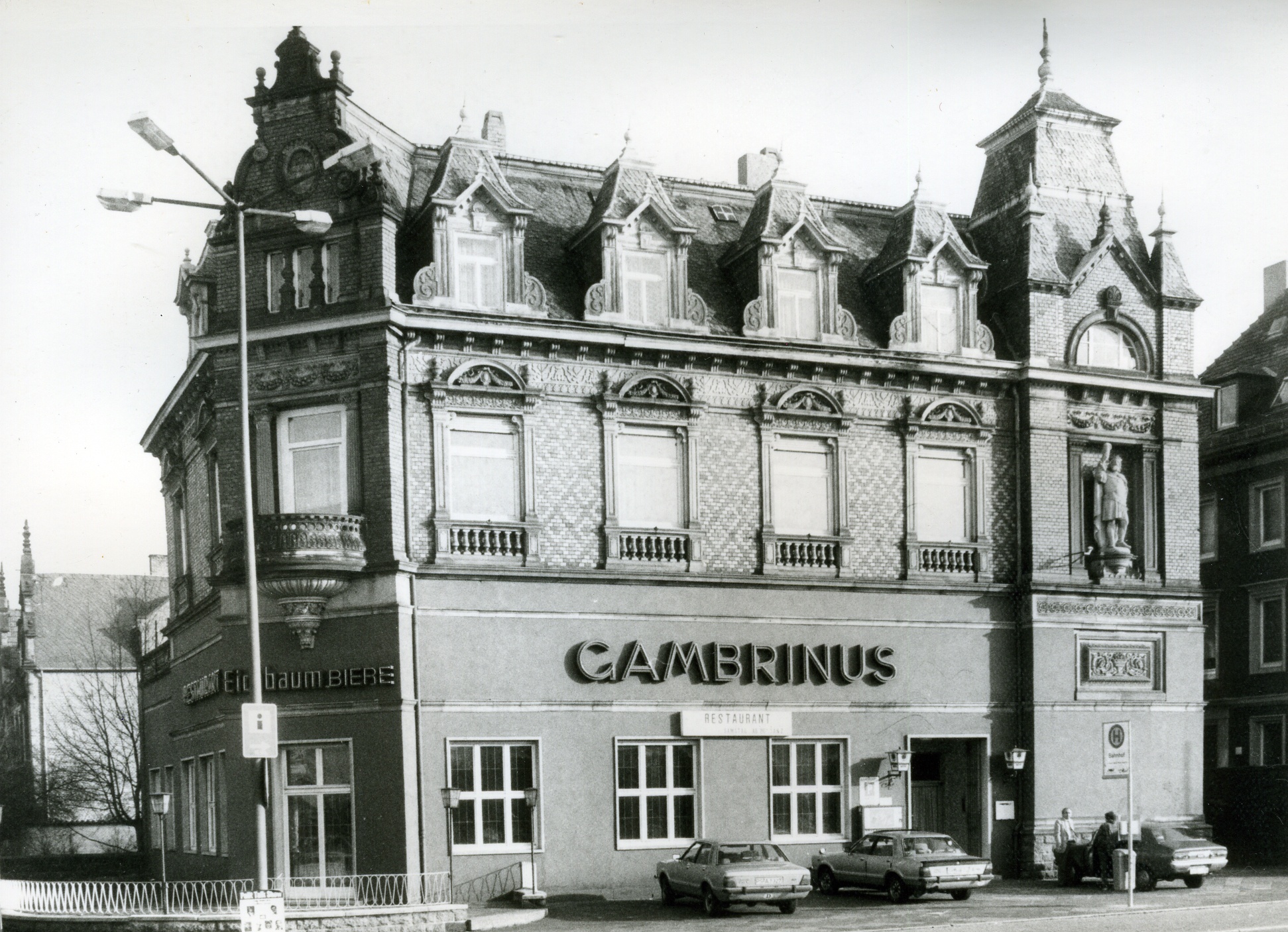 Fotografie "Gasthaus Gambrinus/Bahnhofstraße 66 (I)" (Historisches Museum der Pfalz, Speyer CC BY-NC)