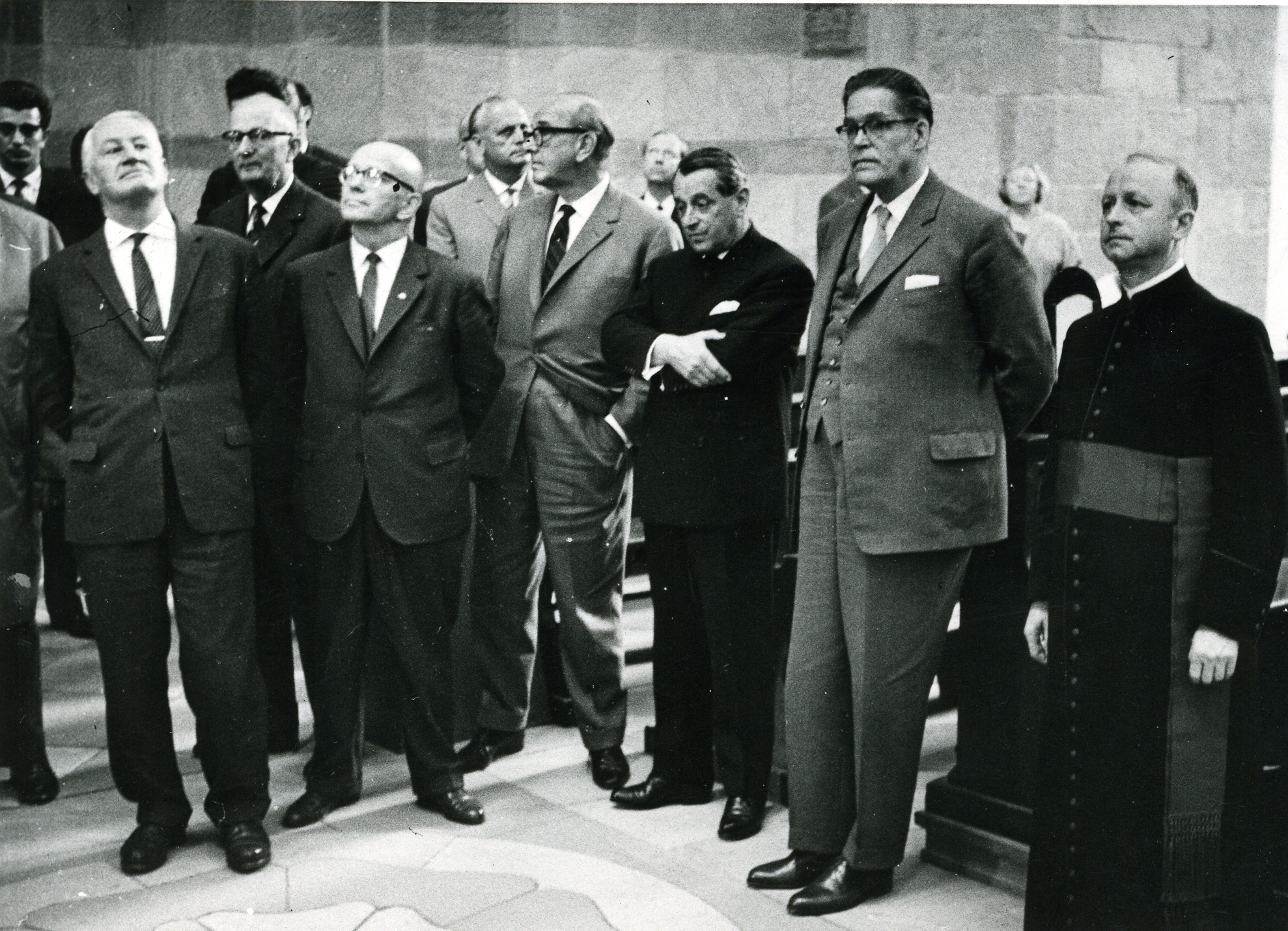 Fotografie "Treffen der Kultusminister 1961 im Kaiserdom Speyer (I)" (Historisches Museum der Pfalz, Speyer CC BY-NC)