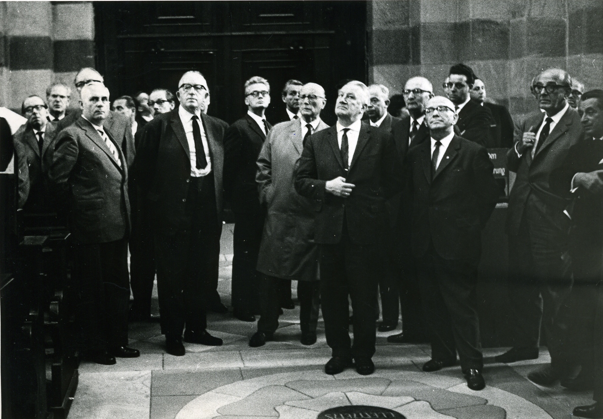 Fotografie "Treffen der Kultusminister 1961 im Kaiserdom Speyer (II)" (Historisches Museum der Pfalz, Speyer CC BY-NC)