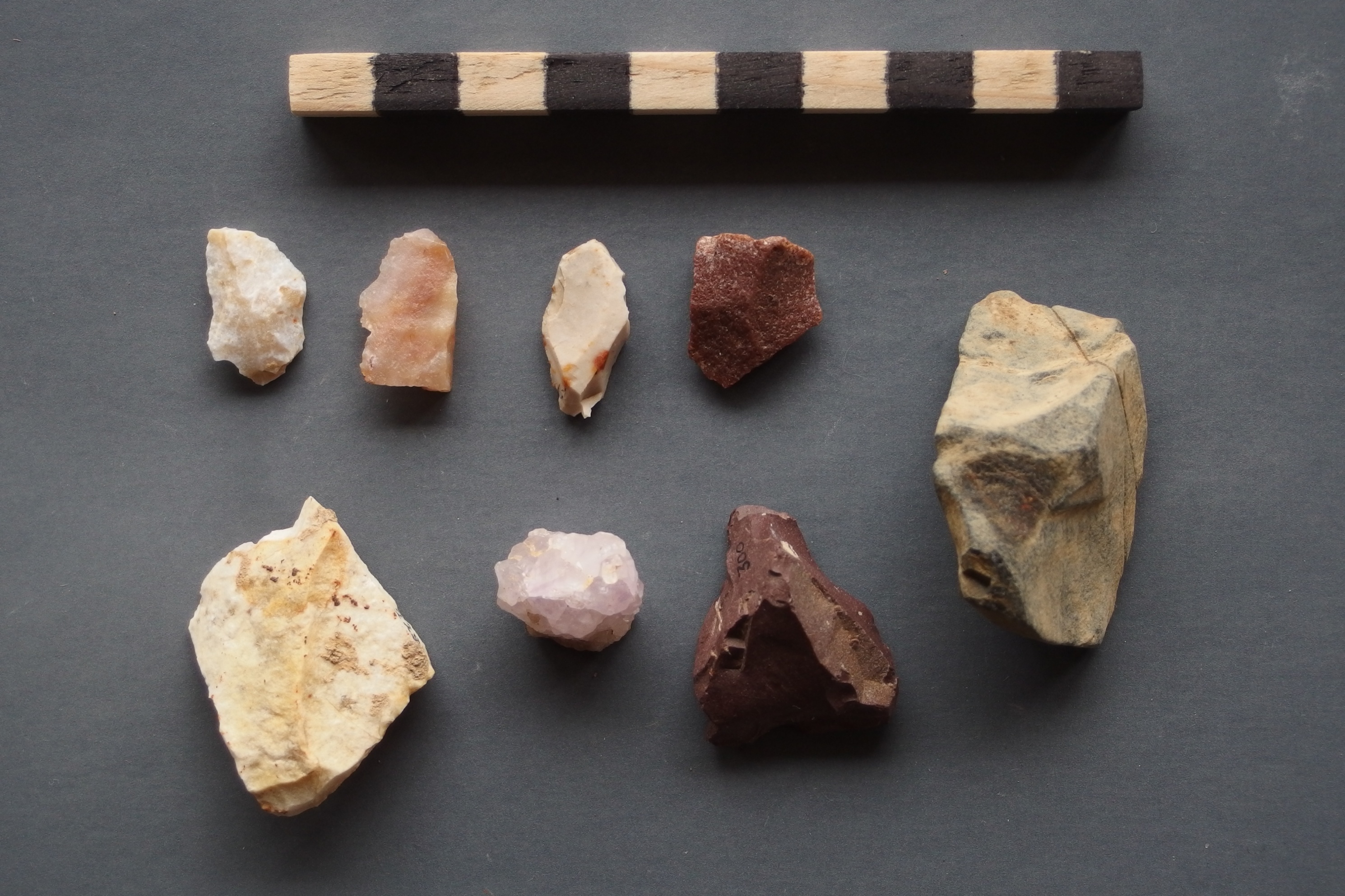 verschiedene Steinartefakte (Kulturelles Erbe Schifferstadt e. V. CC BY-NC-SA)